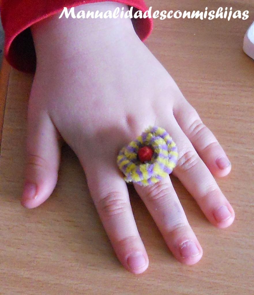 Anillo hecho con pipas
