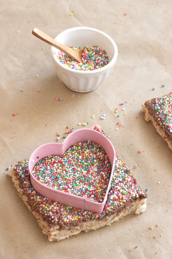 Corazón del chocolate Pan de hadas | por Polkadot Imprime foto 130205_ValentinesFairyBread10_zps09b30450.png