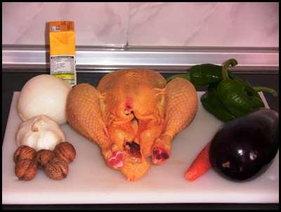 Pollo de corral con salsa de nueces y verduras 001 Pollo de corral con salsa de nueces