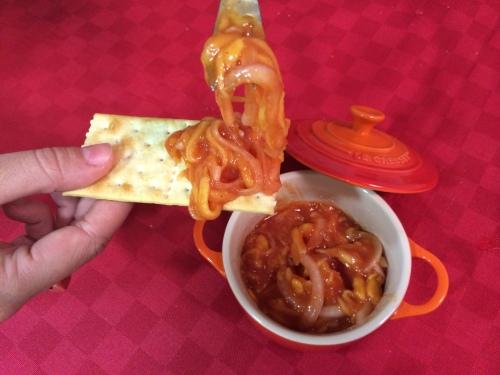 Servir con galletas saladas