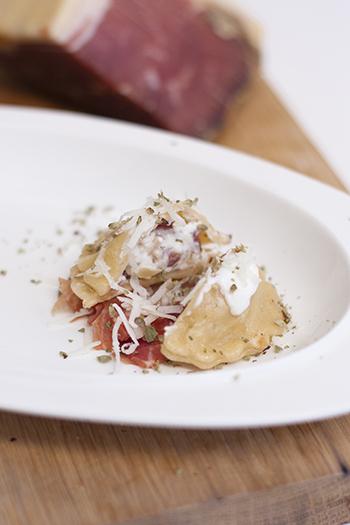 la-cuchara-azul-pasta-rellena-nueces-jamon-portada