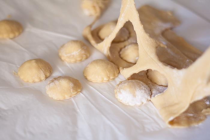 la-cuchara-azul-pasta-rellena-nueces-jamon-segundo-paso