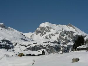 Panorámica de la estación de esquí de Candanchú, España