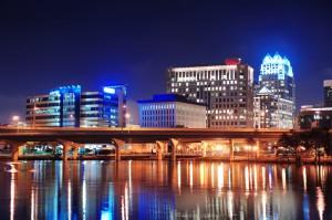 Panorámica de la ciudad de Orlando de Noche, Florida, Estados Unidos