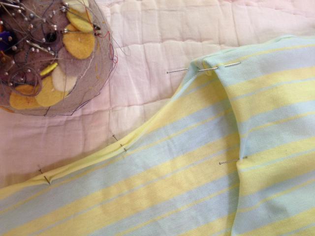 camiseta-decorada-con-ganchillo-croche