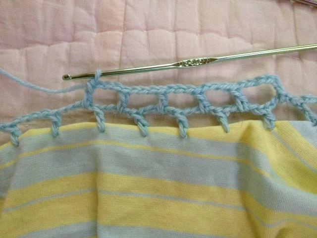 camiseta-decorada-con-ganchillo-croche