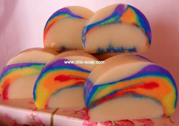 Jabón realizado en envase tubular de Pringles