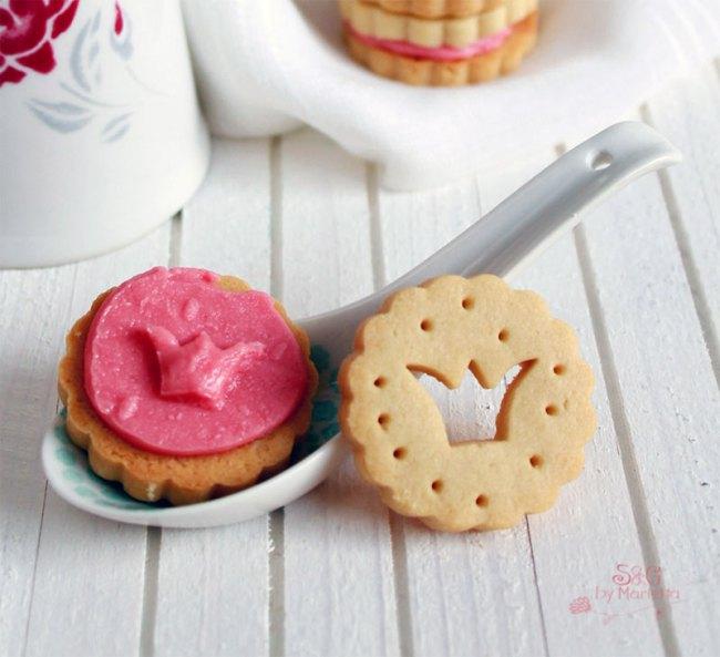Galletas Príncipe, Galletas princesa, galletas de fresa, galletas para niños, merienda para niños, Sweets and Gifts, Sweets and Gifts by Marietta, Bloguera murciana, Murcia, Marietta, crema de chocolate de fresa, perlas de chocolate de fresa, cookies rellenas, relleno galleta Principe, relleno galleta Princesa
