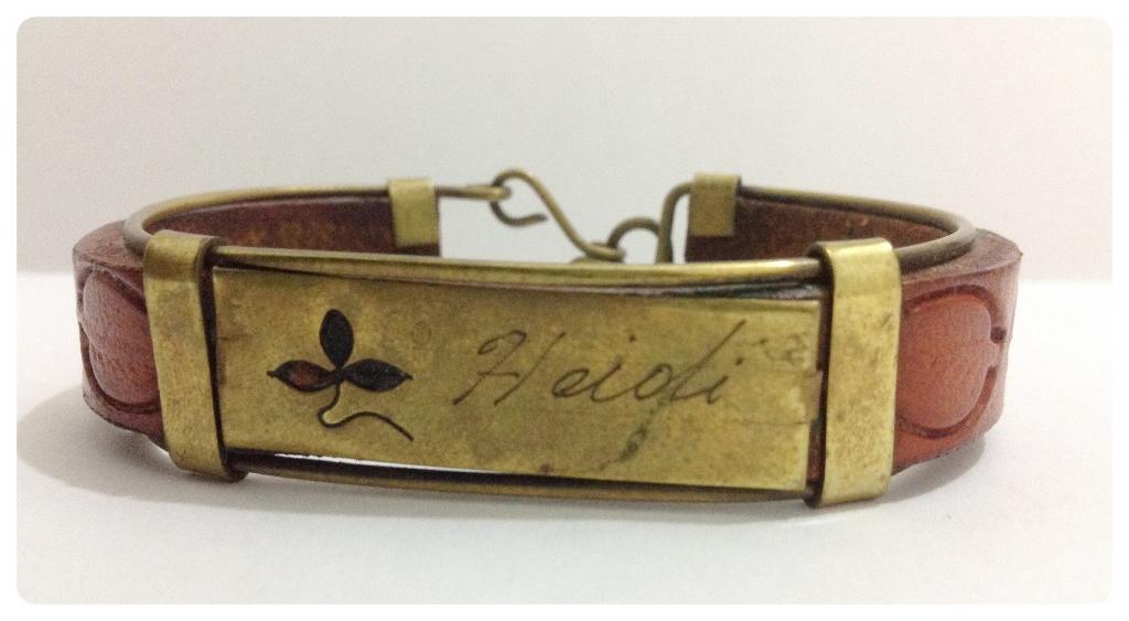 Pulsera de cuero con nombre