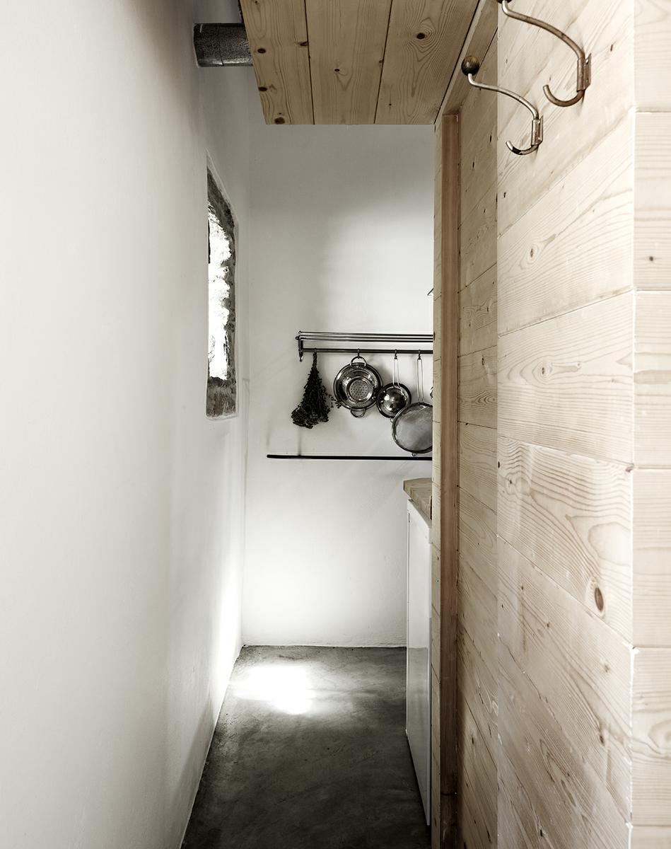 Kinfolk_Vol13_TheAncientBlackSmithery_8