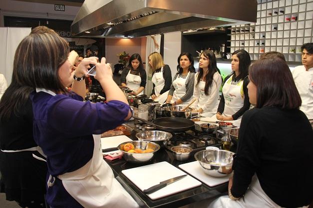 Ariel_ArielDetergente_ArielPowerPods_AnaLópez_FashionEverywhere_www.fashioneverywhere.pe_1 (3)