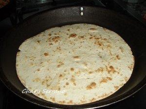 FAJITAS CON SALMÓN AHUMADO, RÚCULA Y MAIZ