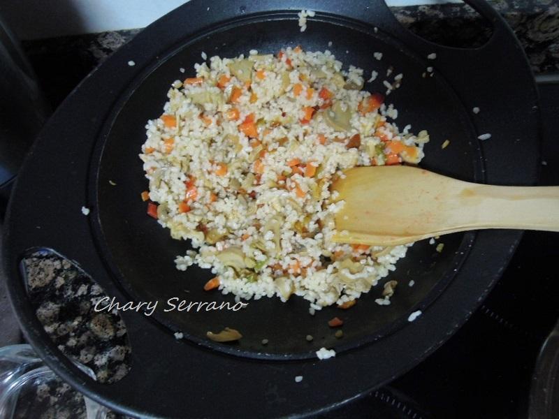 ARROZ SALTEADO CON HORTALIZAS Y TORTILLA