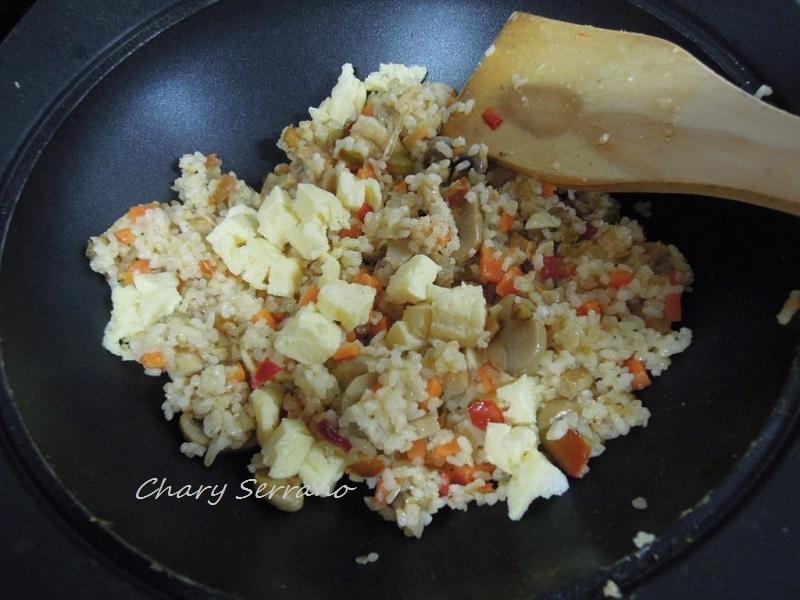 ARROZ SALTEADO CON HORTALIZAS Y TORTILLA