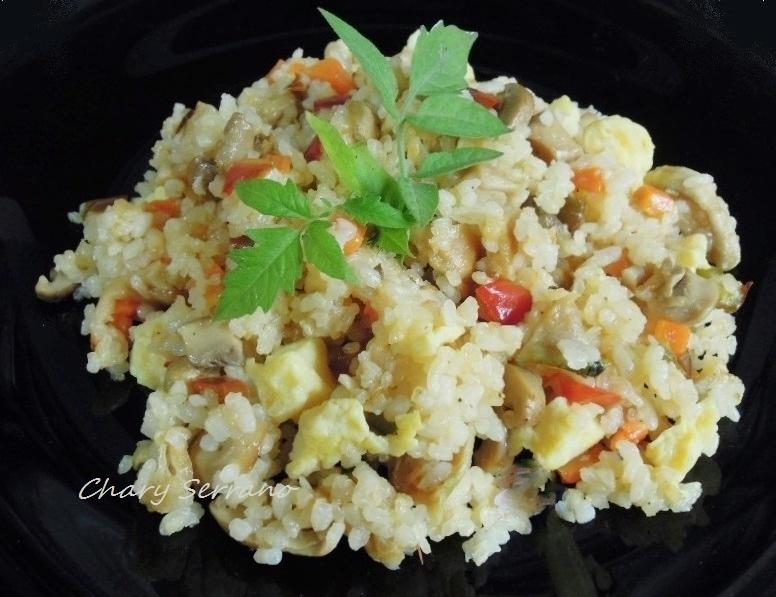 ARROZ SALTEADO CON HORTALIZAS Y TORTILLA