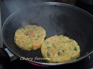 MEDALLONES DE SALMÓN MARINADO Y HORTALIZAS