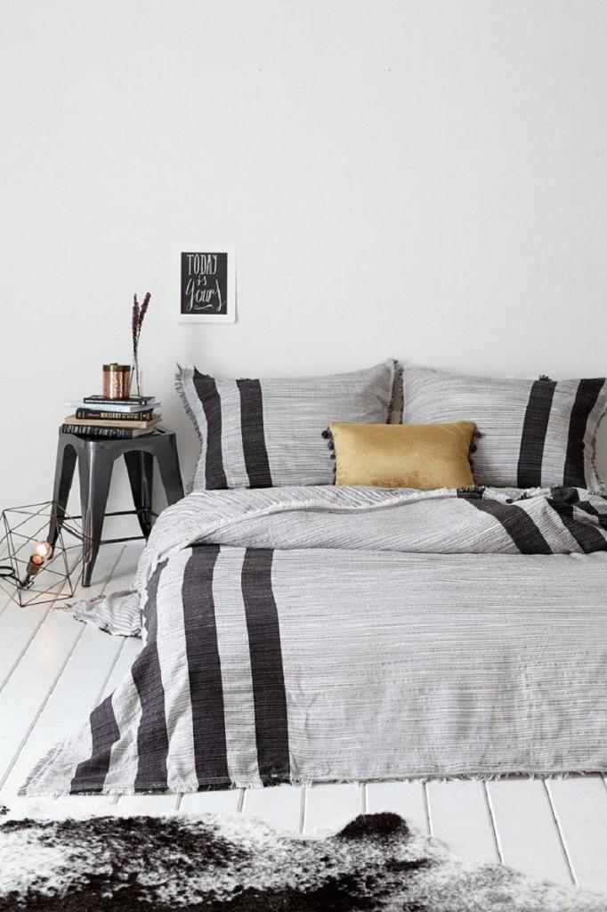 taburete tolix mesilla de noche