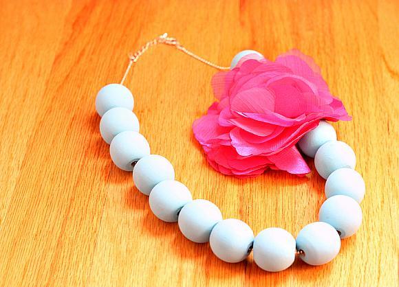 collar-bolas-madera-chalky-02