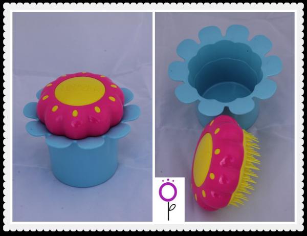 Tangle Teezer Flowerpot para niños con pelo afro.
