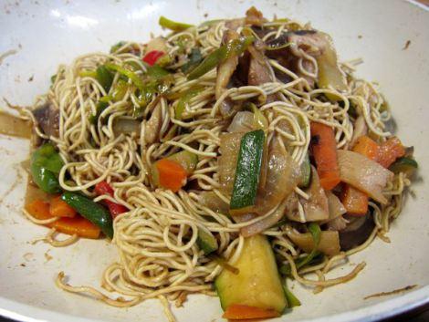 fideos-chow-mein-con-verduras-