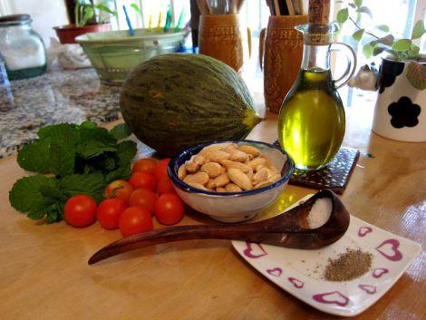 sopa-fria-de-melon-almendras-y-hierbabuena