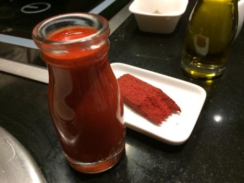 El achiote en pasta y ya diluído en zumo de naranja. 