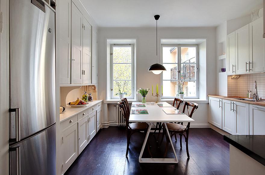 Cocina en blanco y roble