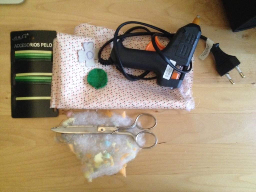 Materiales para hacer una flor para el pelo