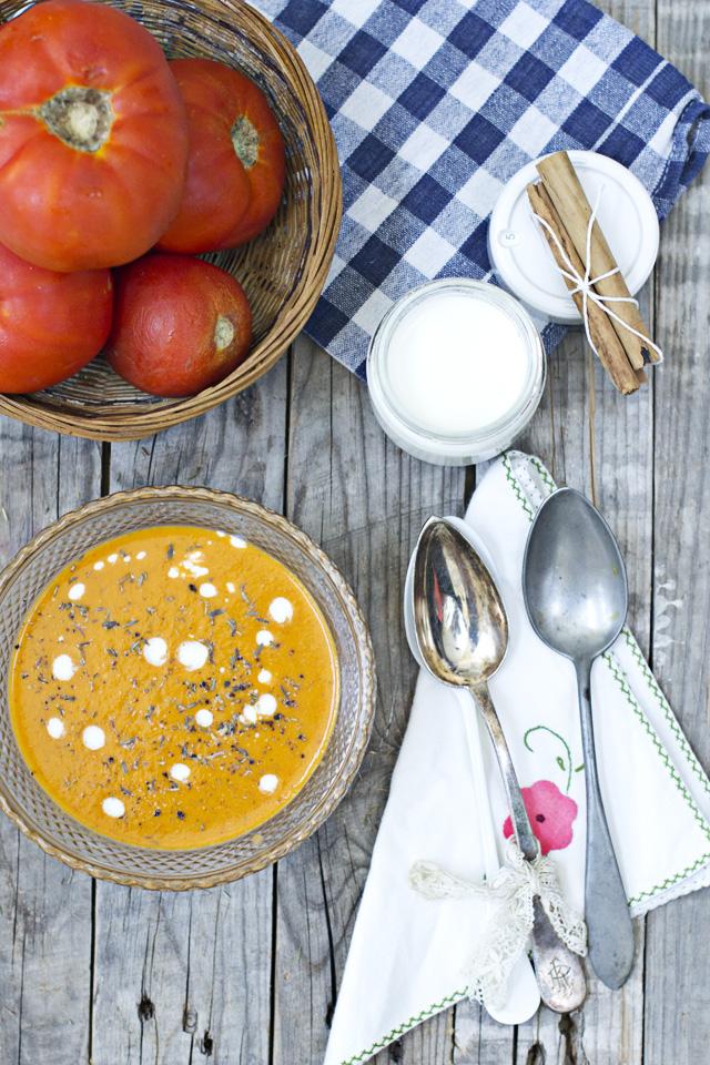 sopa de yogur y tomate