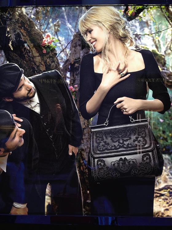 escparate Dolce and gabbana claudia schieffer