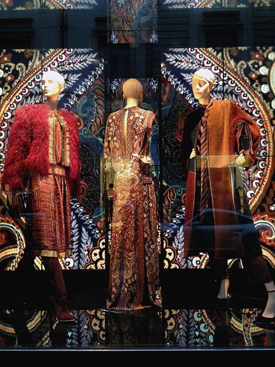 etro escaparate milan