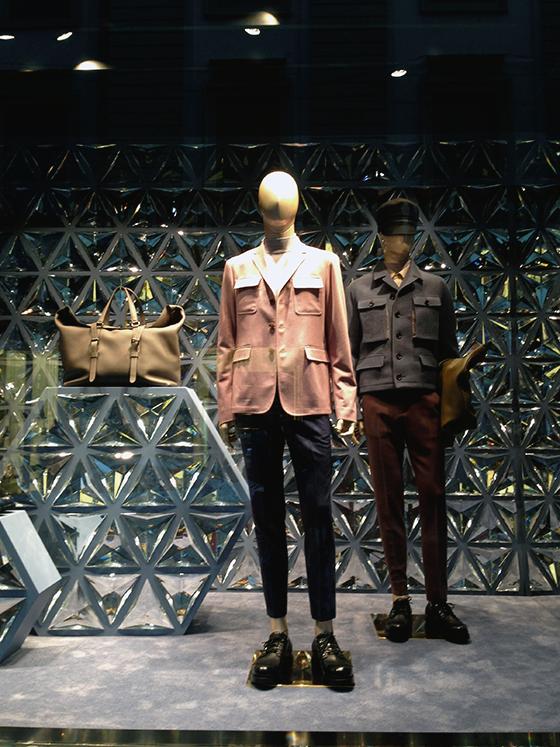 gucci escaparate milan