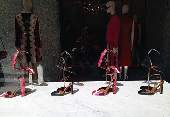 valentino escaparate milán