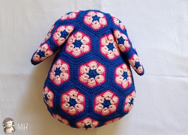 Perrito african flower por detrás