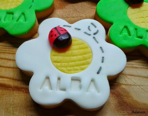 Galletas flor con mariquita