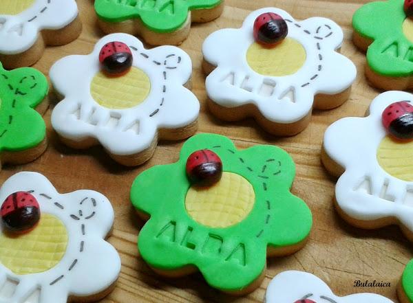 Galletas flor con mariquita