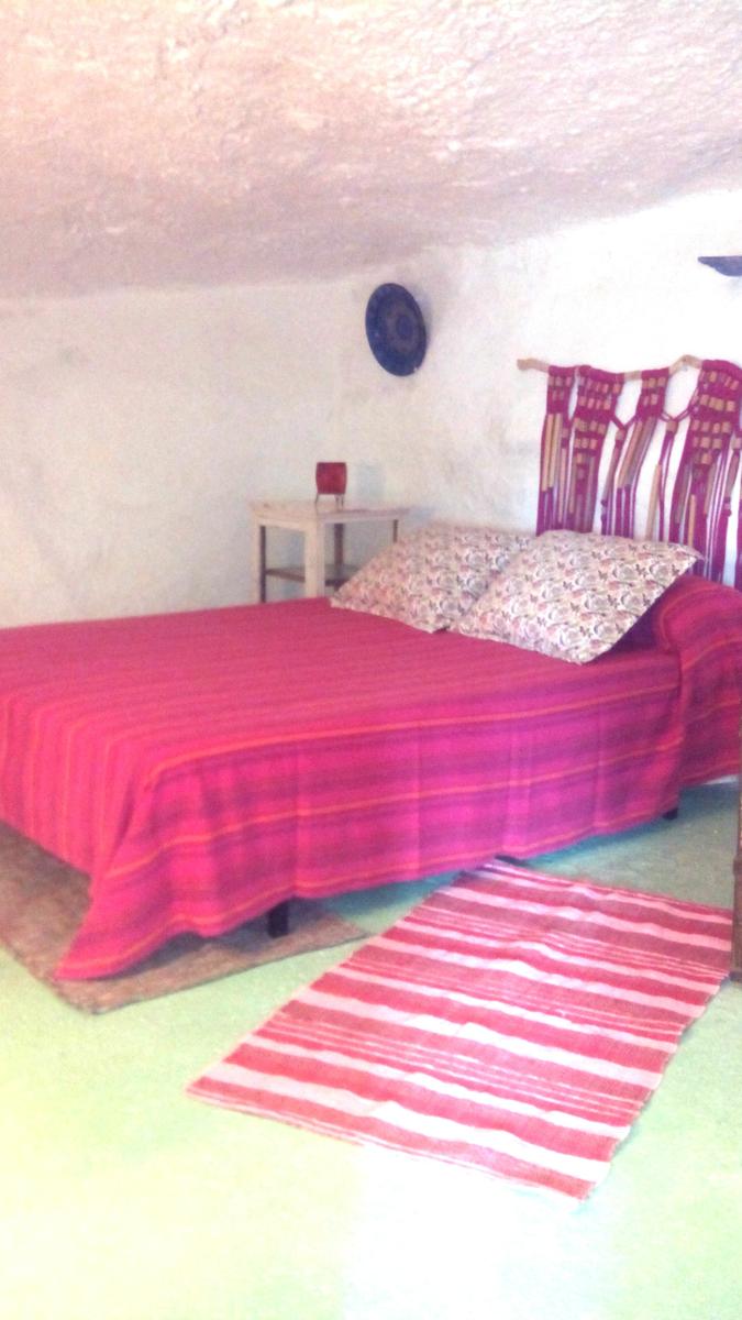 dormitorio-casacueva-almeria-cabecero-macrame-trapillo-adoraideas