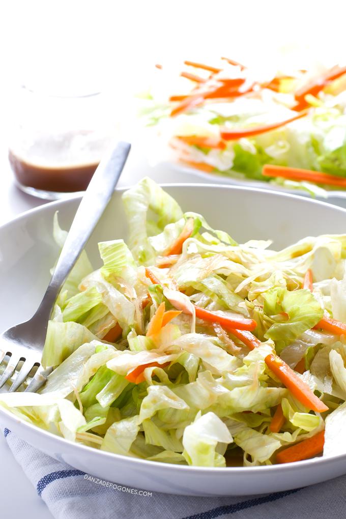 Ensalada china vegana. Prepara en casa la típica ensalada china de los restaurantes. Esta versión es vegana y mucho más sana porque hemos eliminado el azúcar blanco. |danzadefogones.com #danzadefogones