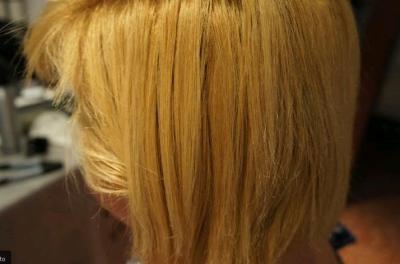 Rubio amarillento decoloración incompleta mal hecha