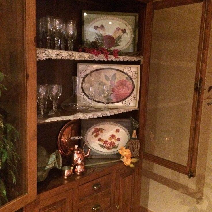 Bandejas de madera decoradas.