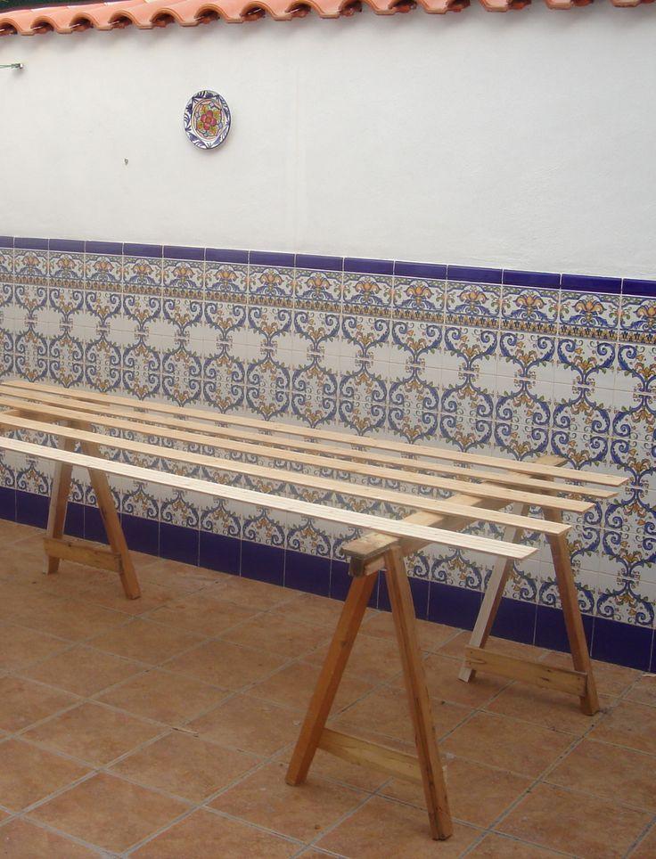 Aplicación del color base para el friso