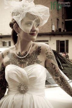 novia con tatuajes