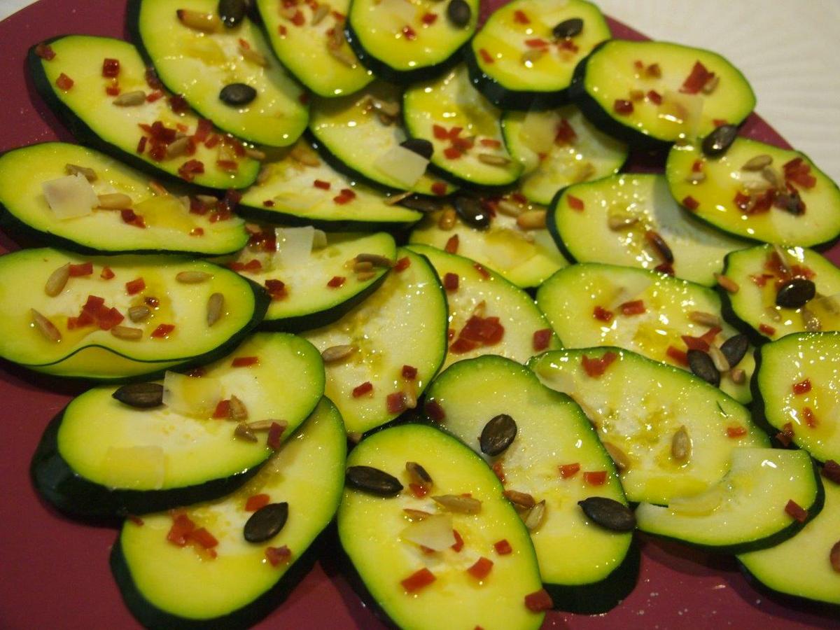 Carpaccio calabacín jamón pipas