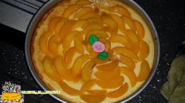 Tarta de queso con melocotón
