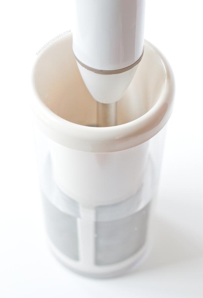 Chufamix. La leche de anacardos es mi preferida, está riquísima. La he hecho con Chufamix, un utensilio muy fácil de usar para preparar cualquier leche vegetal. | danzadefogones.com #danzadefogones