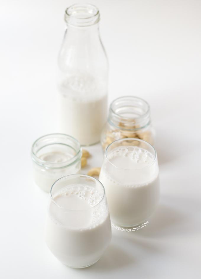 Leche de anacardos. La leche de anacardos es mi preferida, está riquísima. La he hecho con Chufamix, un utensilio muy fácil de usar para preparar cualquier leche vegetal. | danzadefogones.com #danzadefogones