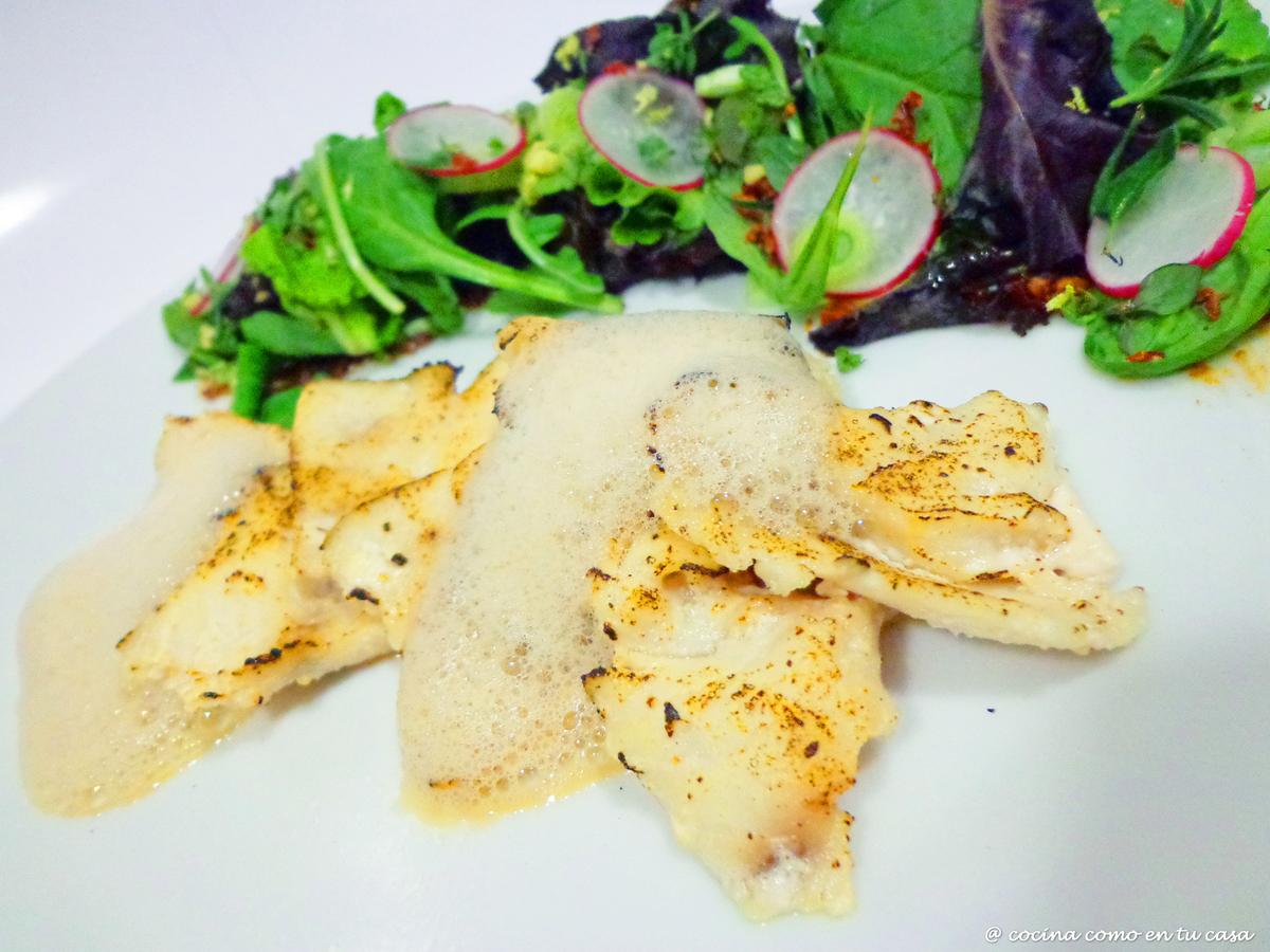 Pez espada confitado a 65º Cy ahumado a la llama, aire de ajo negro con mezclum de brotes tiernos con toques asiáticos 3