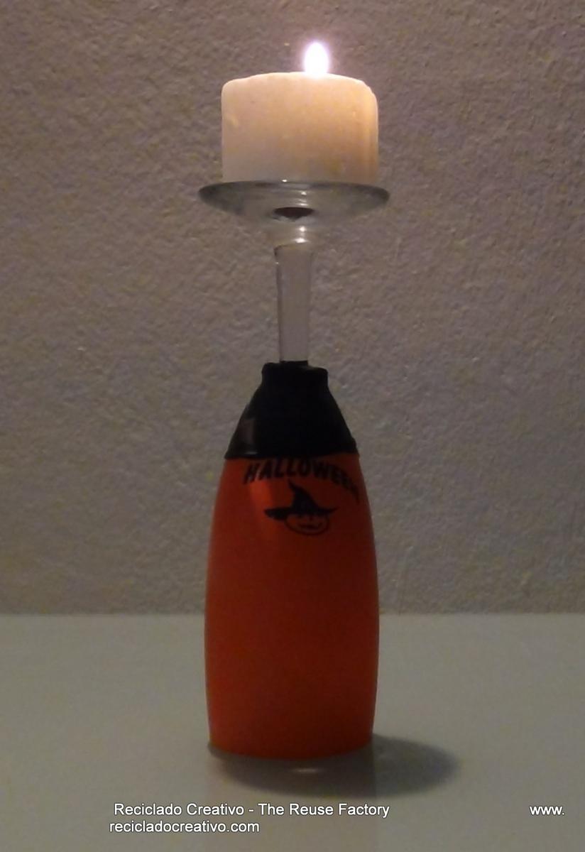 Halloween Inspiration and Ideas ¿Copas de vino, portavelas o candelabros? - Wine Glasses or Candleholders? We love to reuse objects. #Halloween, #reutilización, #decoración, #ninyos, #manualidades, #reciclado, #creativo, #recicladocreativo, #TheReuseFactory, #The Reuse Factory, #Reciclado Creativo, #recycling, #upcycling, #reuse, #reusing, #reciclaje, #reutilizar, #creative, #handcrafts, #handmade, #diy, #howto, #riciclo, #craft, #crafts, #tutorial, #pumpkins, #globos, #balloons, #caramelos, #chuches, #divertido, #gratis, #Do it Yourself, #smashing pumpkins, #free, #making