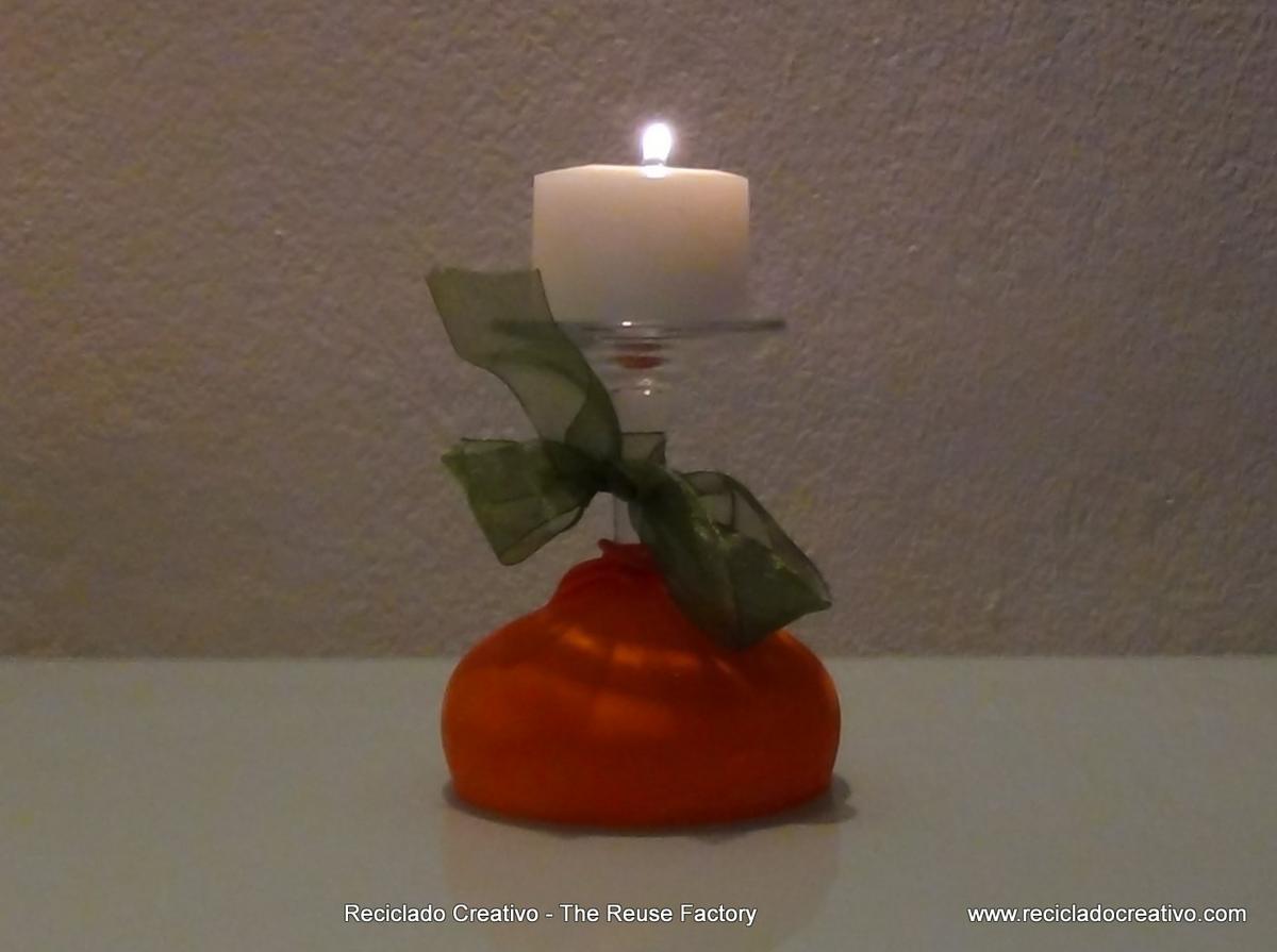 Halloween Inspiration and Ideas ¿Copas de vino, portavelas o candelabros? - Wine Glasses or Candleholders? We love to reuse objects. #Halloween, #reutilización, #decoración, #ninyos, #manualidades, #reciclado, #creativo, #recicladocreativo, #TheReuseFactory, #The Reuse Factory, #Reciclado Creativo, #recycling, #upcycling, #reuse, #reusing, #reciclaje, #reutilizar, #creative, #handcrafts, #handmade, #diy, #howto, #riciclo, #craft, #crafts, #tutorial, #pumpkins, #globos, #balloons, #caramelos, #chuches, #divertido, #gratis, #Do it Yourself, #smashing pumpkins, #free, #making