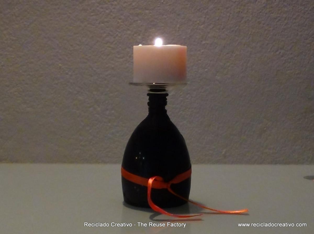 Halloween Inspiration and Ideas ¿Copas de vino, portavelas o candelabros? - Wine Glasses or Candleholders? We love to reuse objects. #Halloween, #reutilización, #decoración, #ninyos, #manualidades, #reciclado, #creativo, #recicladocreativo, #TheReuseFactory, #The Reuse Factory, #Reciclado Creativo, #recycling, #upcycling, #reuse, #reusing, #reciclaje, #reutilizar, #creative, #handcrafts, #handmade, #diy, #howto, #riciclo, #craft, #crafts, #tutorial, #pumpkins, #globos, #balloons, #caramelos, #chuches, #divertido, #gratis, #Do it Yourself, #smashing pumpkins, #free, #making